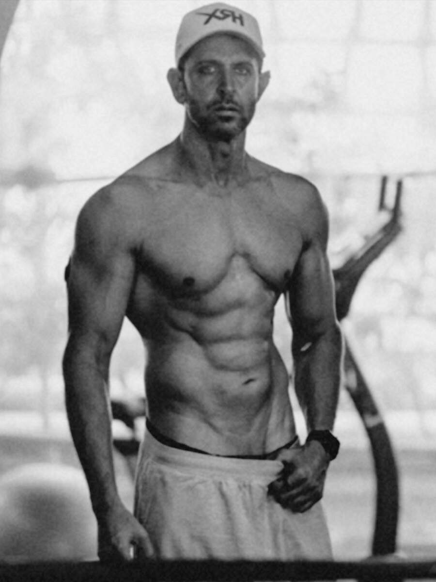 Hrithik Roshan Shows Off His Toned Abs In New Shirtless Pic “cant See The Finish Line 0510