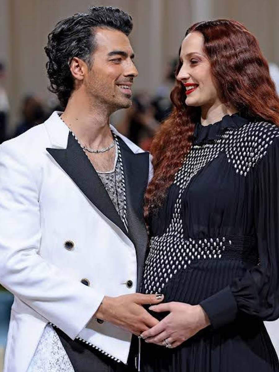 Sophie Turner & Joe Jonas Got Married in Las Vegas After the Billboard  Music Awards