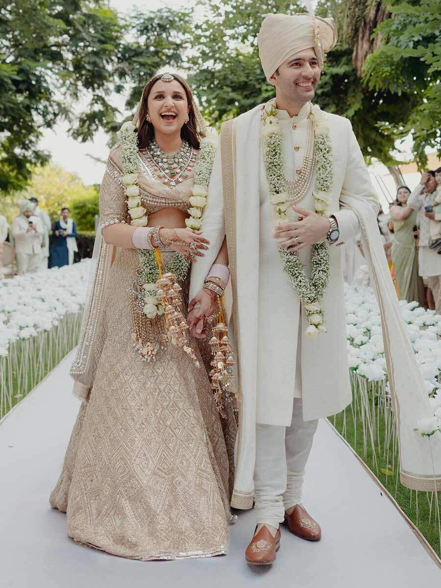 Watch: Viral video of Parineeti Chopra and Raghav Chadha walking down the  aisle | Filmfare.com