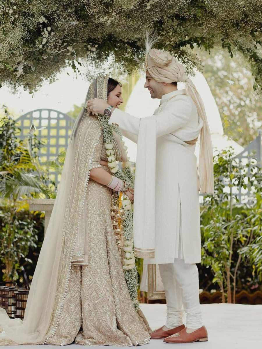 Parineeti Chopra's modern bridal look in ivory Manish Malhotra lehenga:  Decoded - India Today