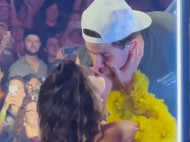 Nick Jonas and Priyanka Chopra Jonas share a lovely kiss during the Jonas Brothers concert