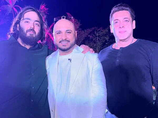 Salman Khan Sings Animal Song At Anant Ambani's Birthday | Filmfare.com