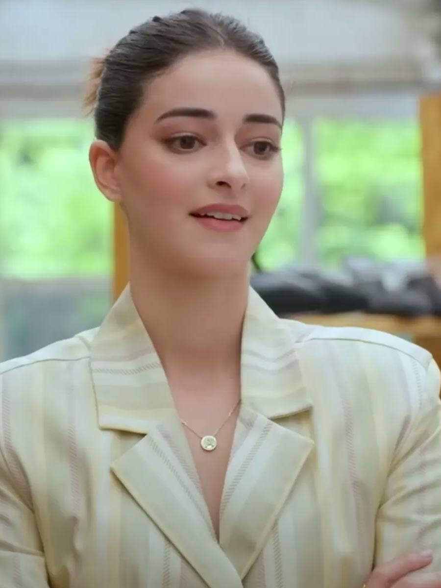 Ananya Panday walker blanco