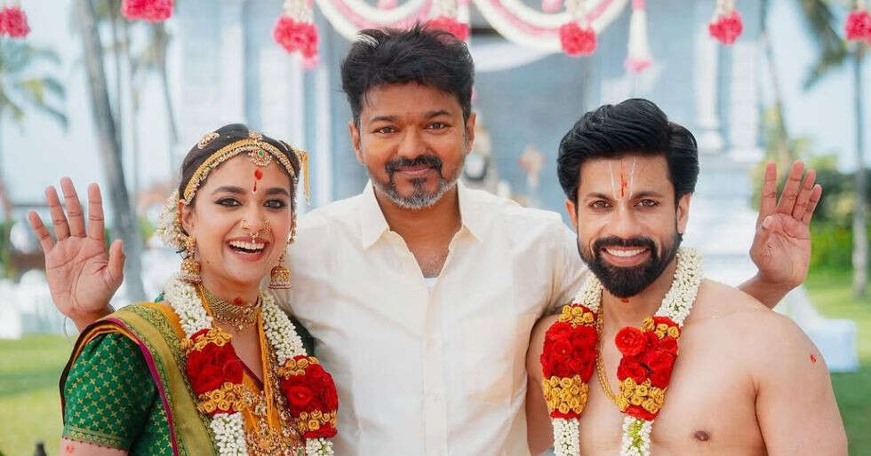 Thalapathy Vijay blesses Keerthy Suresh and Antony Thattil at their wedding