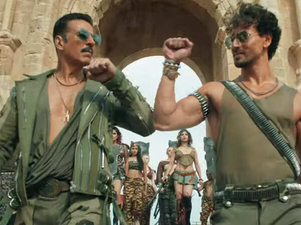 Akshay Kumar and Tiger Shroff show off their bromance in Bade Miyan ...