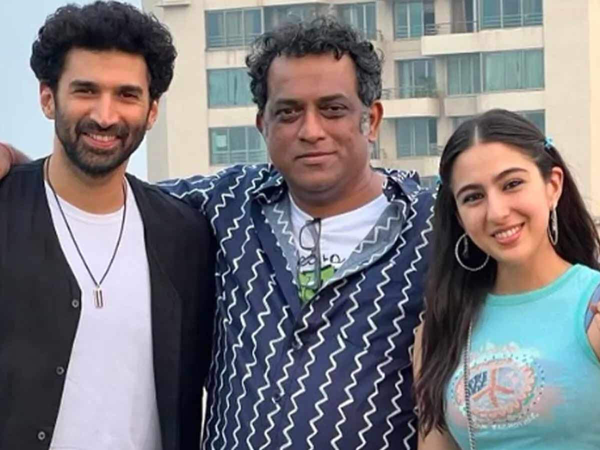 Sara Ali Khan Aditya Roy Kapur Metro In Dino