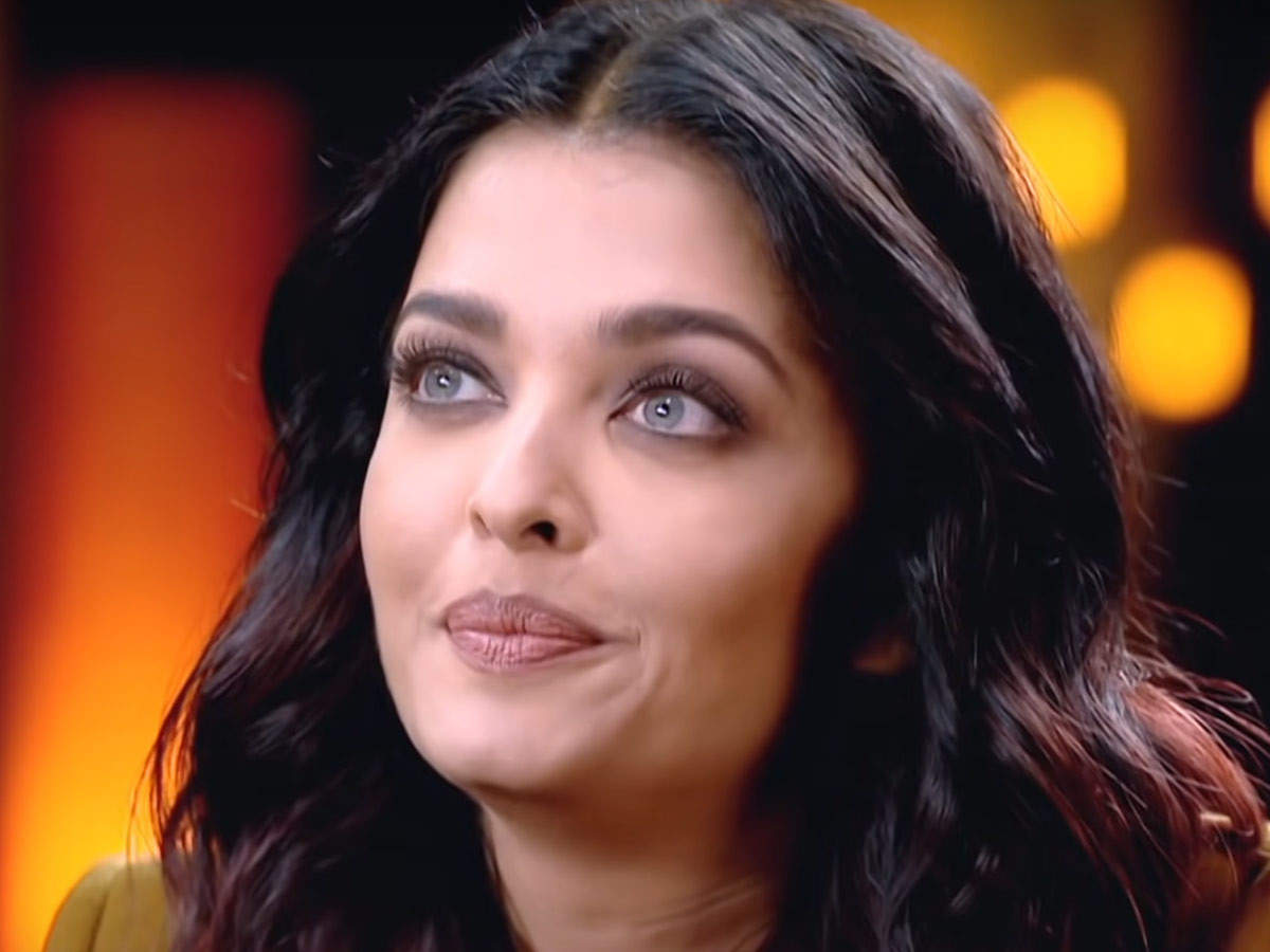 WATCH: Aishwarya Rai Bachchan dances with Kendall Jenner at PFW 2023 in  viral video - Masala