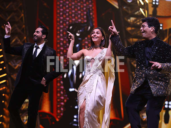 Alia Bhatt, Ayushmann Khurrana & Karan Johar dance to What Jhumka? at 69th Hyundai Filmfare Awards 2024 with Gujarat Tourism