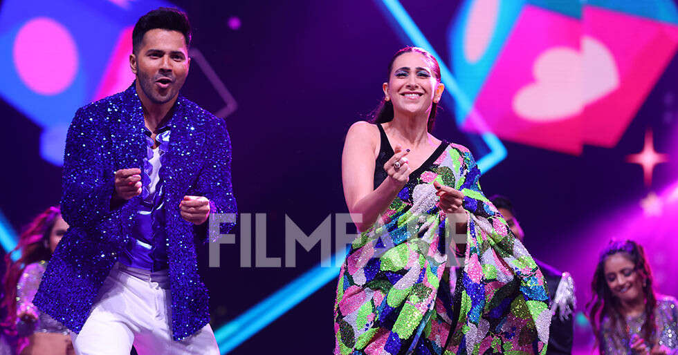 Varun Dhawan pays homage to David Dhawan with Karisma Kapoor at 69th Hyundai Filmfare Awards 2024