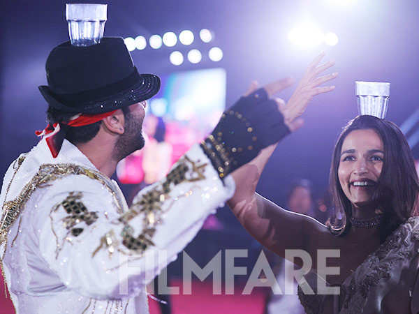 Watch: Alia Bhatt & Ranbir Kapoor recreate Animalâ€™s Jamal Kudu at the 69th Hyundai Filmfare Awards 2024 with Gujarat Tourism