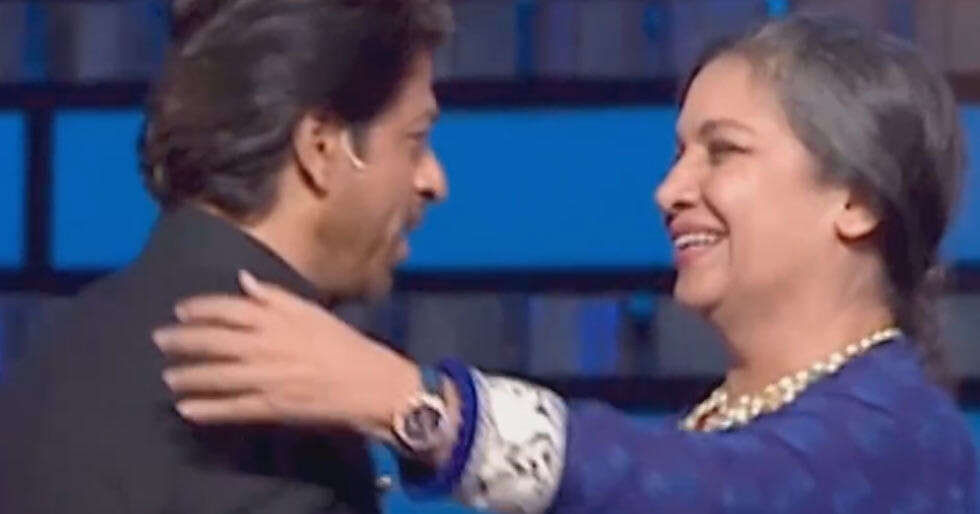 Filmfare Awards Recap: Javed Akhtar’s priceless reaction to Shah Rukh Khan serenading Shabana Azmi