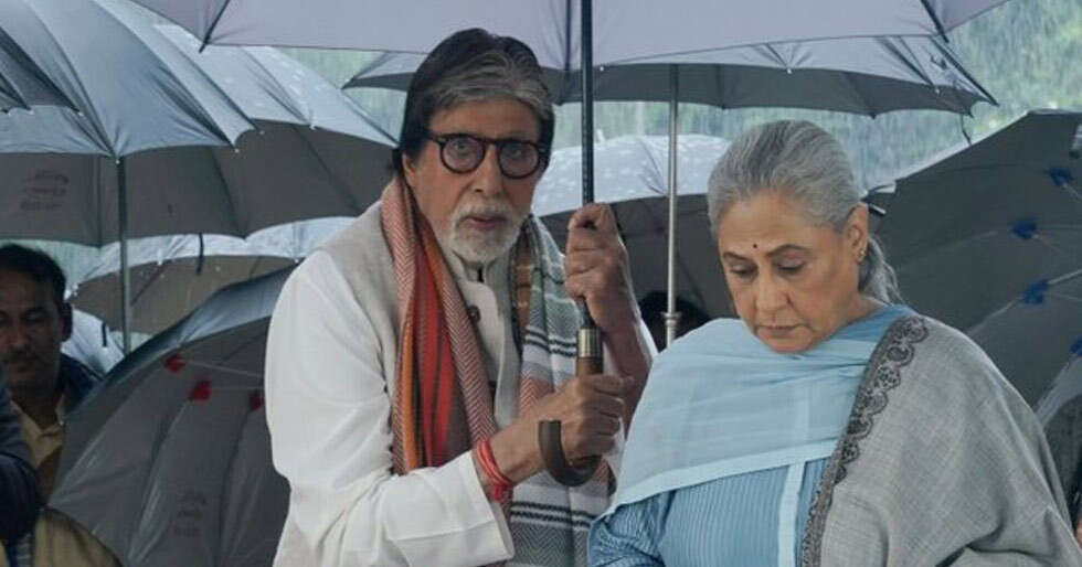 Amitabh And Jaya Bachchan Enjoying Mumbai Monsoons