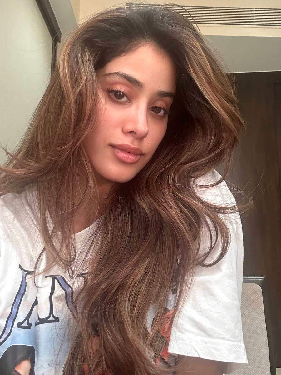 Janhvi Kapoor discharged from hospital after suffering from food poisoning  | Filmfare.com