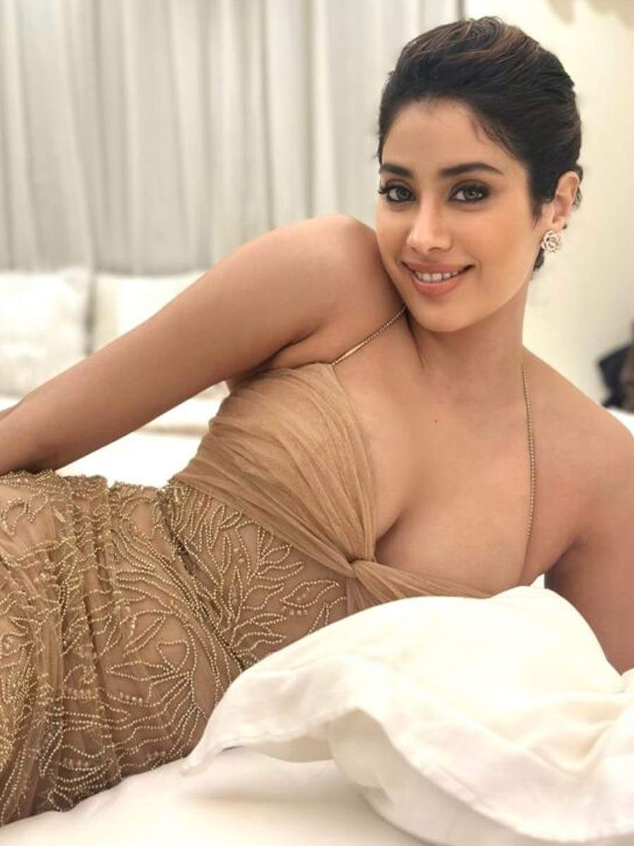 Janhvi Kapoor social media