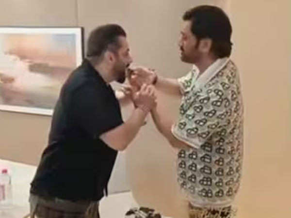 Salman Khan celebrates MS Dhoni’s 43rd birthday at midnight
