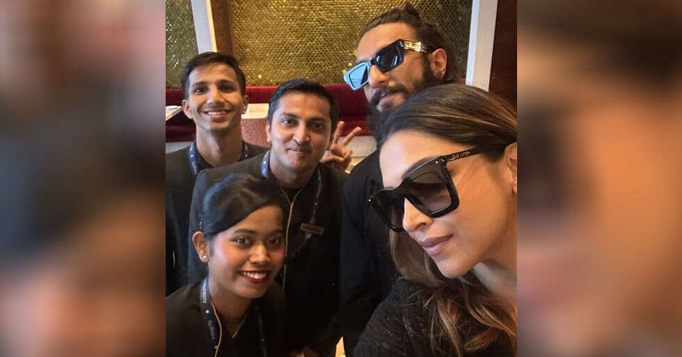 Ranveer Singh & Deepika Padukone pose with Mumbai airport staff