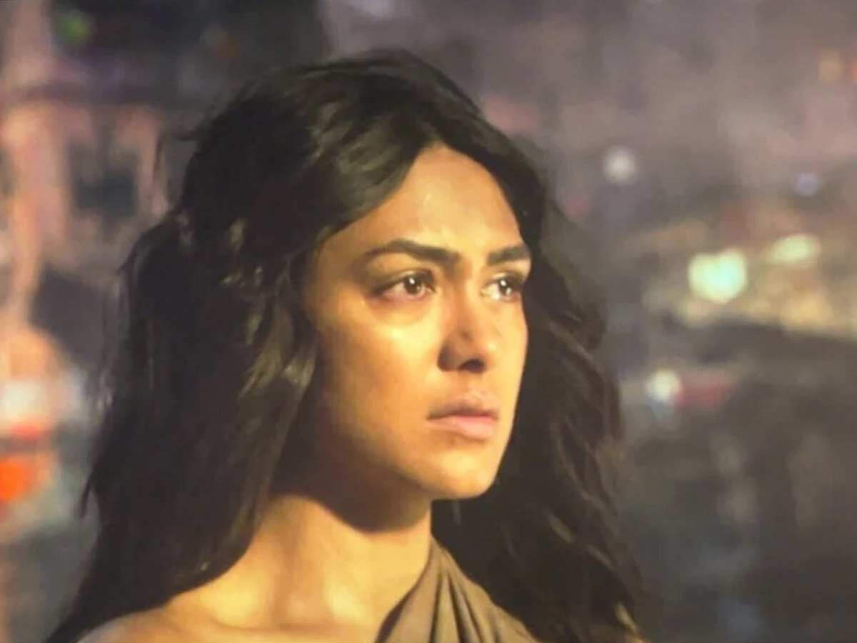 Mrunal Thakur talks about her cameo in Kalki 2898 AD | Filmfare.com