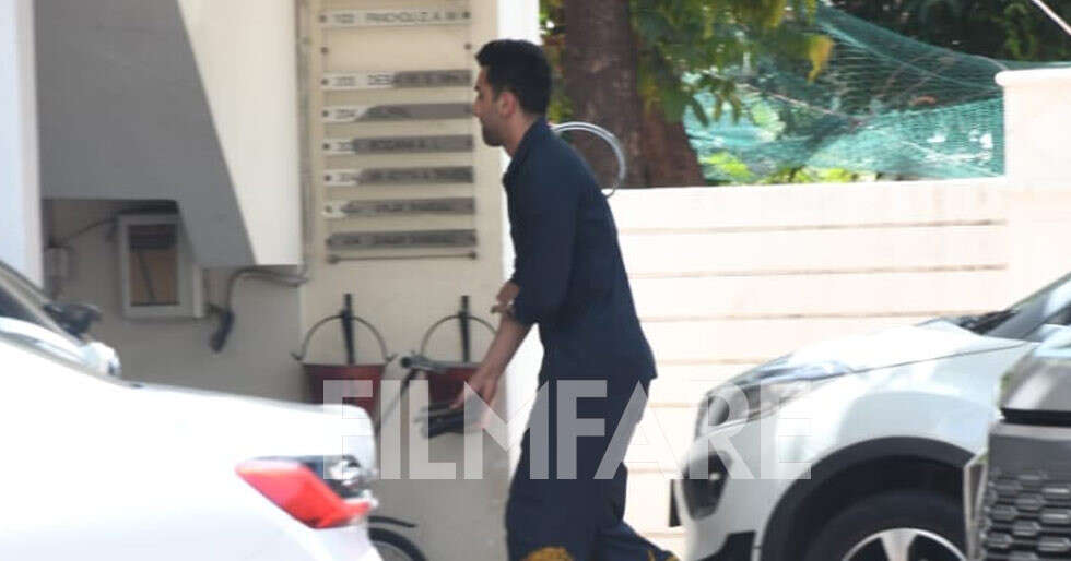 Ranbir KapoorRanbir Kapoor clicked at Sanjay Leela Bhansali’s office