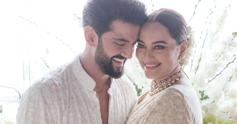 Newlyweds Sonakshi Sinha & Zaheer Iqbal get clicked at a hospital