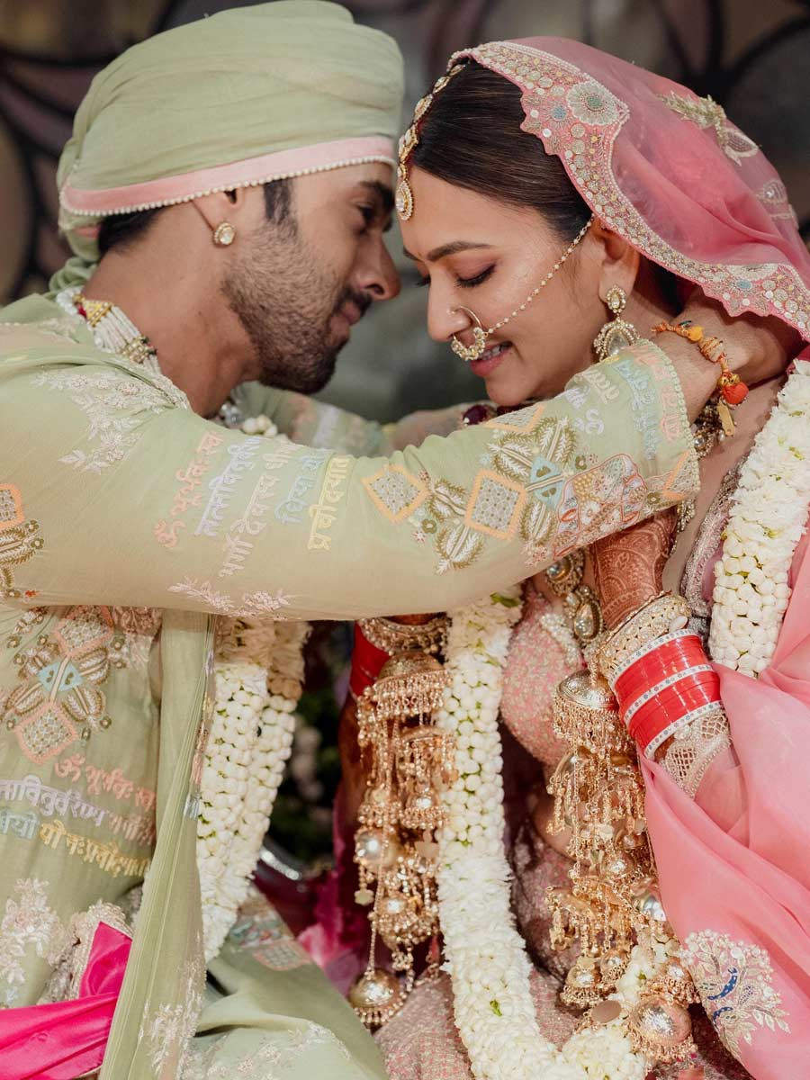 Bride Donned A Similar Look Like Kiara Advani In A Blush-Pink Lehenga With  Emerald-Adorned Jewellery