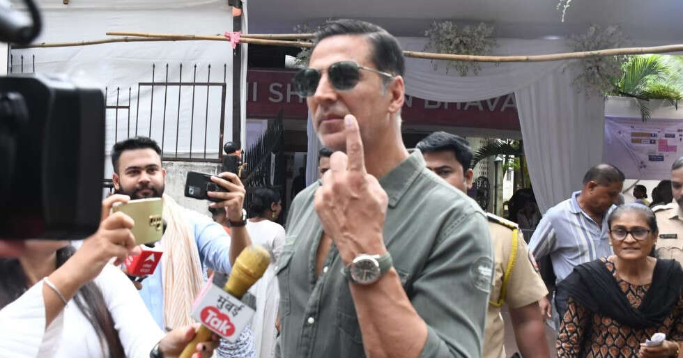 Akshay Kumar casts his first vote as Indian citizen in Lok Sabha Elections