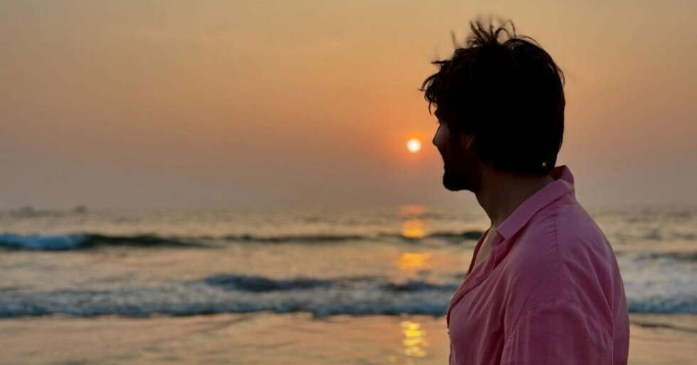 Kartik Aaryan gazes at the sunset in Goa ahead of his birthday celebrations