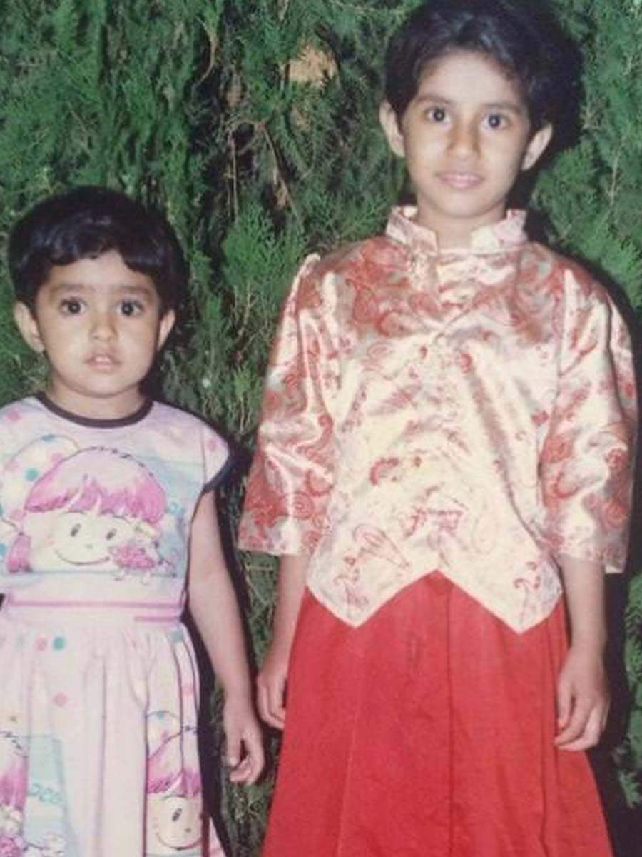 Mrunal Thakur drops childhood photos with sister Lochan