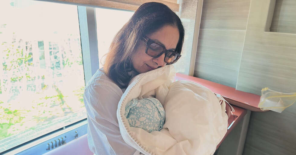 Neena Gupta shares an adorable photo with granddaughter