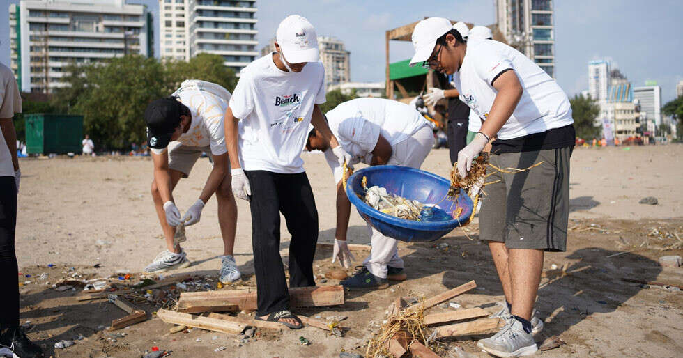 Mirchi leads successful beach clean-up post Ganpati Visarjan