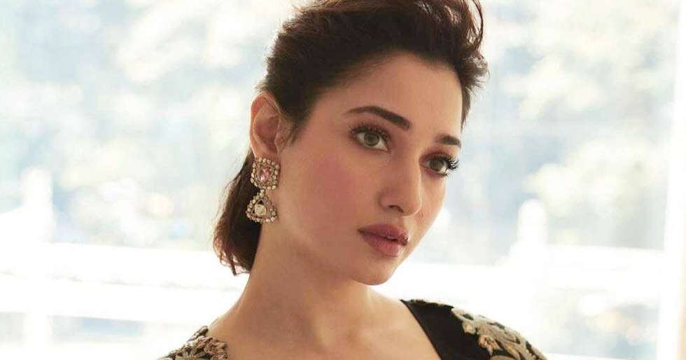 Tamannaah Bhatia talks about dealing with difficulties amid breakup rumours with Vijay Varma Tamannaah Bhatia talks about dealing with difficulties amid breakup rumours with Vijay Varma