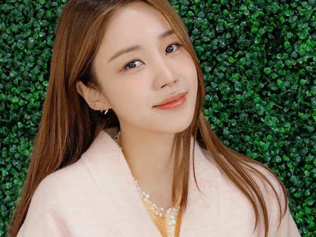Yoon Jin Yi