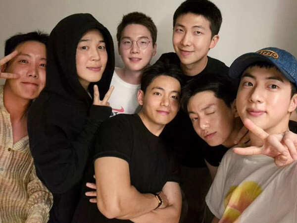 K-POP・アジア WELCOME TO B2ST AIRLINE Scans of Welcome to BEAST Airline 2011 Photo Set