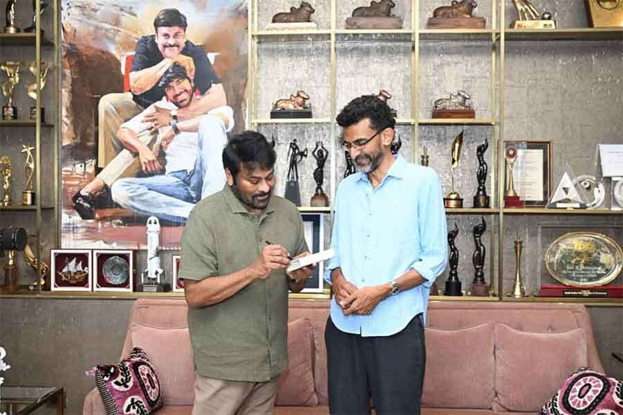 Chiranjeevi congratulates director Sekhar Kammula on 25 years journey