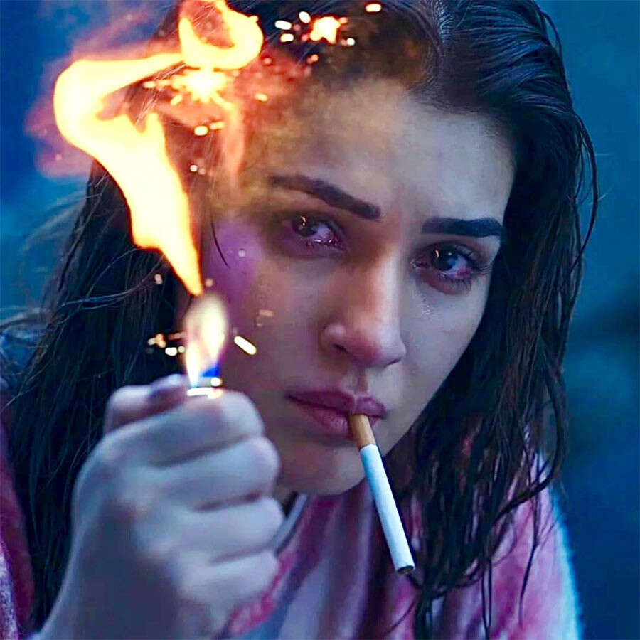 कृति सनोन तेरे इशक मीन