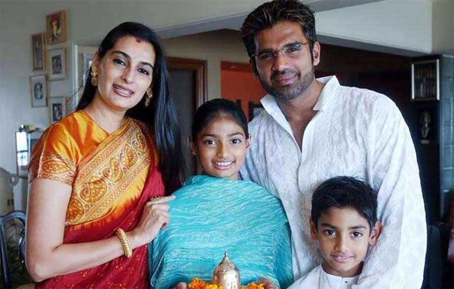 filmfare suniel shetty with daughter
