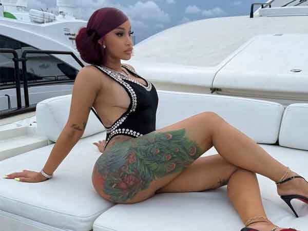 Cardi B Officially Debuts Romance With NFL Star Stefon Diggs | Filmfare.com