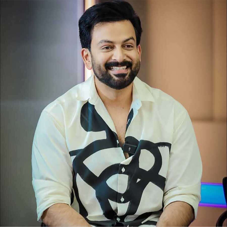 Prithviraj Sukumaran to direct Hrithik Roshan?