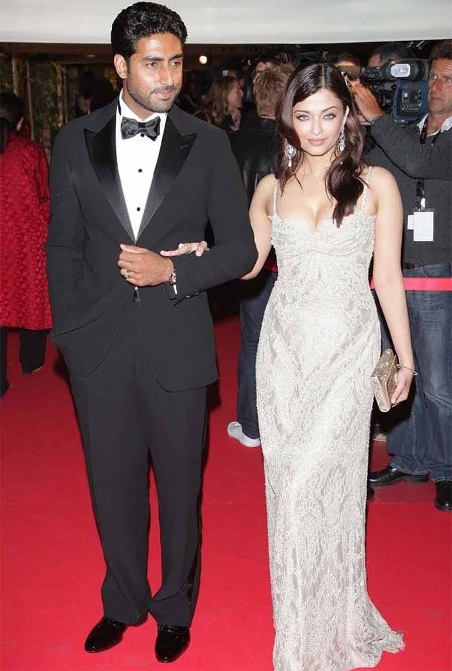 Cannes’ Eternal Muse: Aishwarya Rai Bachchan’s Most Iconic Makeup Moments Rehmat Boutique Aishwarya Rai: 2009: The Slick Look