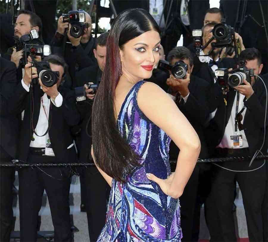 Cannes’ Eternal Muse: Aishwarya Rai Bachchan’s Most Iconic Makeup Moments Rehmat Boutique Aishwarya Rai: 2018: Futuristic Flair