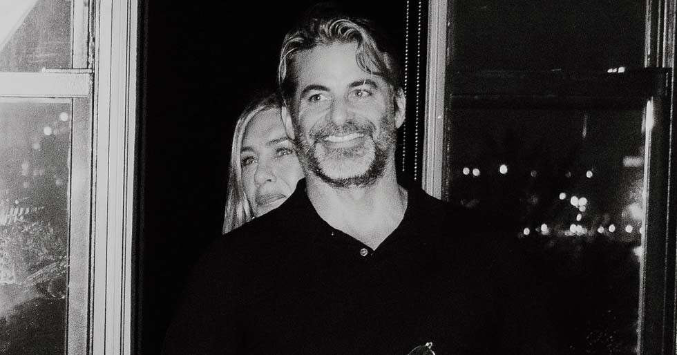 Jennifer Aniston makes her relationship with Jim Curtis official on Instagram Jennifer Aniston makes her relationship with Jim Curtis official on Instagram