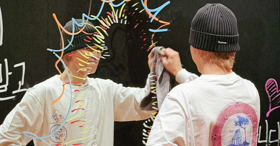 BTS’s Jimin erases his iconic mirror graffiti made before military service BTS’s Jimin erases his iconic mirror graffiti made before military service