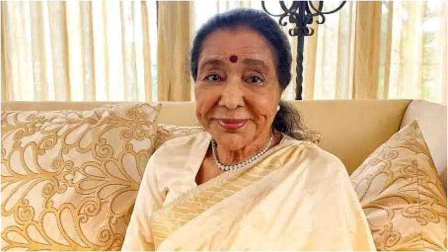 Asha Bhosle Hospitalised In Mumbai After Health Scare