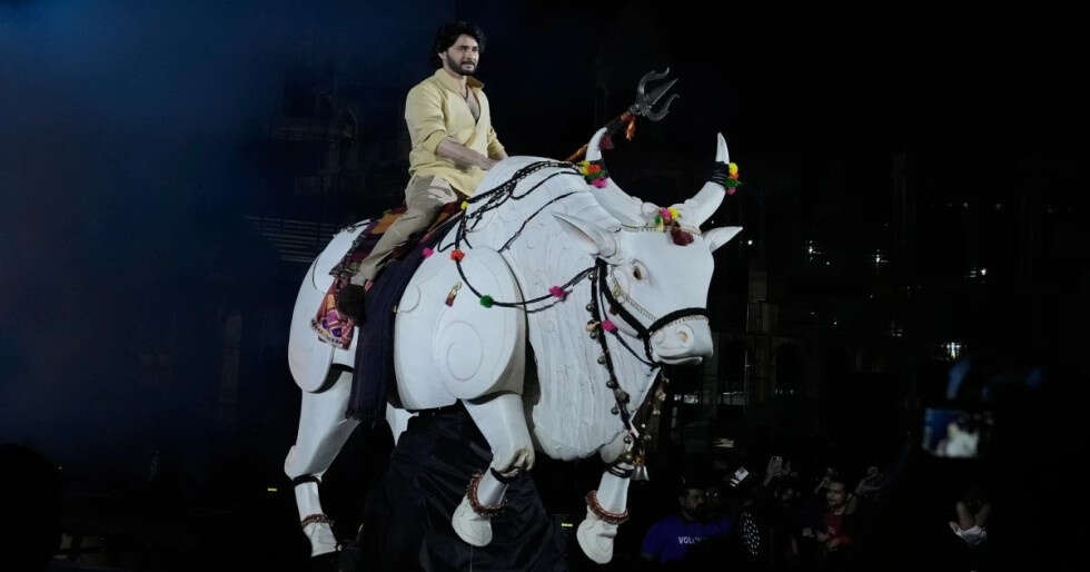 SS Rajamouli Brings Varanasi’s Spirit to Mexico SS Rajamouli Brings Varanasi’s Spirit to Mexico