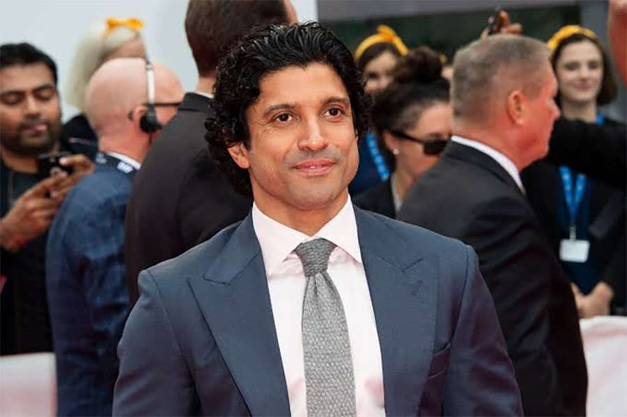 Farhan Akhtar takes a sly dig at Ranveer Singh
