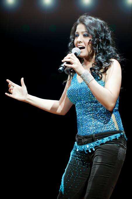 Sunidhi Chauhan big b