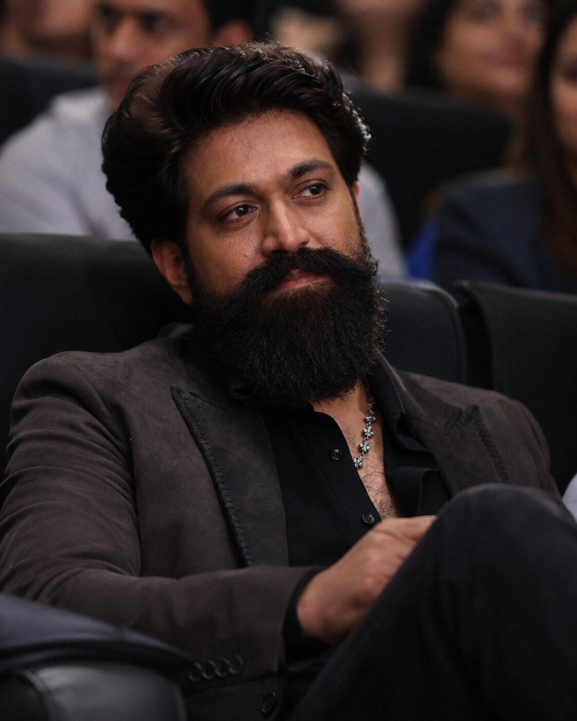yash-lauds-thalapathy-vijay-s-political-journey-filmfare