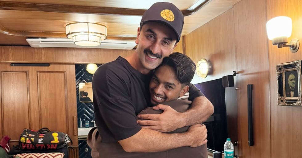 Fans can’t stop praising Ranbir Kapoor for this viral picture Fans can’t stop praising Ranbir Kapoor for this viral picture