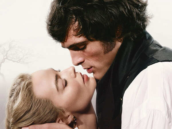 Wuthering Heights Review – Dark, Deranged and Delicious