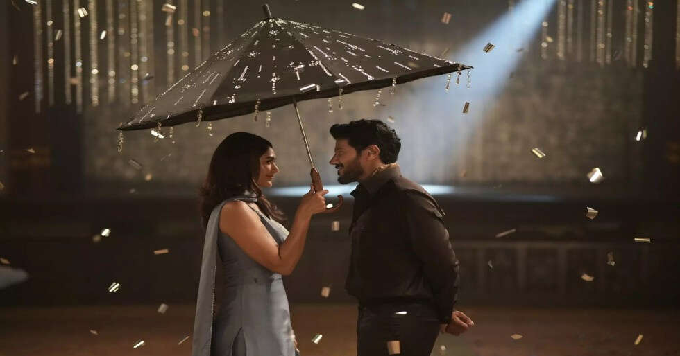 Mrunal Thakur Sparks Buzz With Dulquer Salmaan Pic; Gears Up for Tamil Debut Mrunal Thakur Sparks Buzz With Dulquer Salmaan Pic; Gears Up for Tamil Debut
