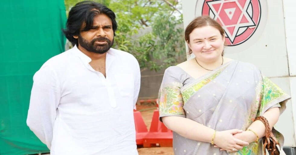 Pawan Kalyan Welcomes Wife Anna Konidela to Instagram; Wishes Ram Charan Speedy Recovery